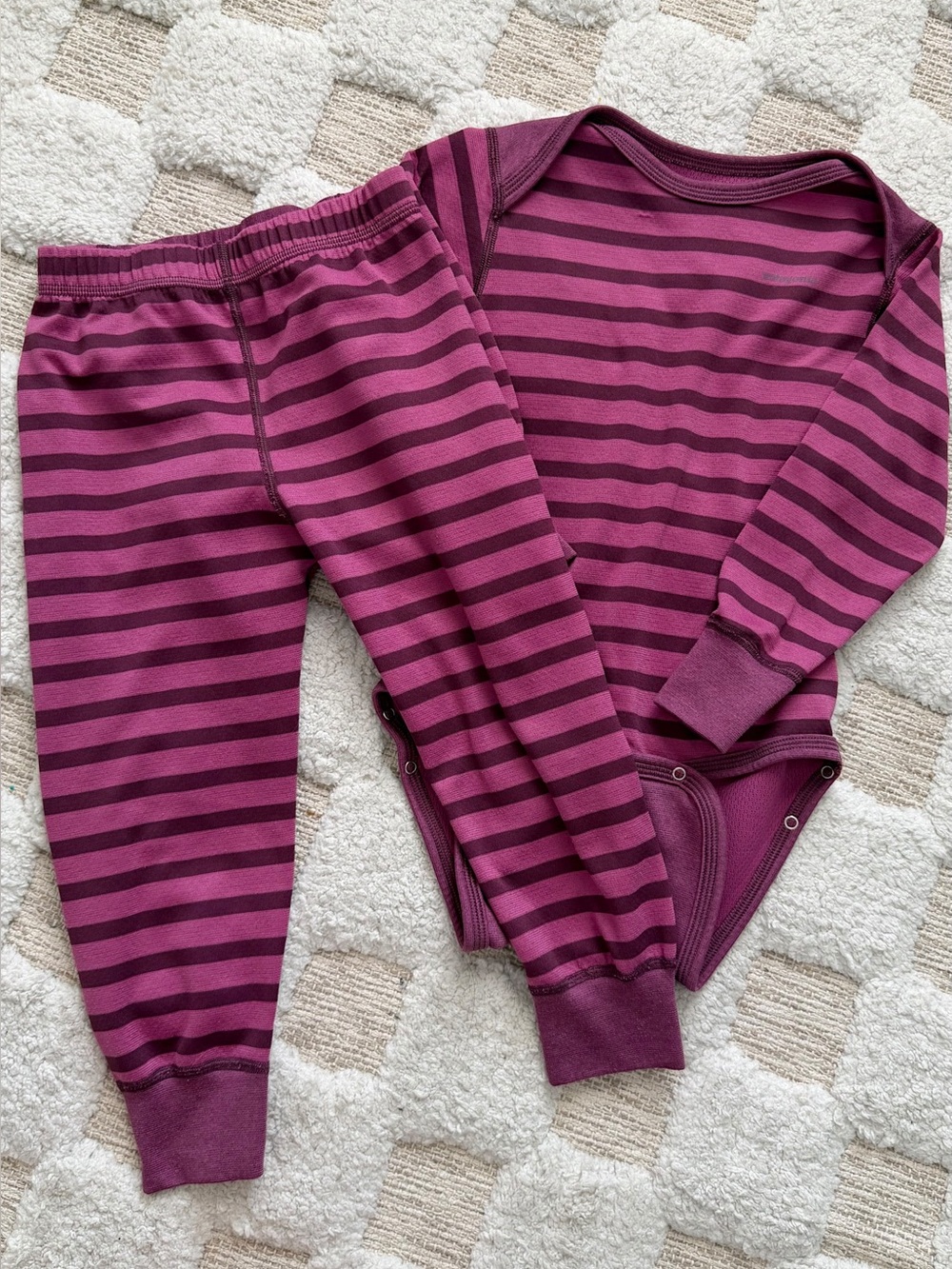 Patagonia Toddler Capilene Midweight Baselayer Set in Berry Pink - Picture 2 of 9